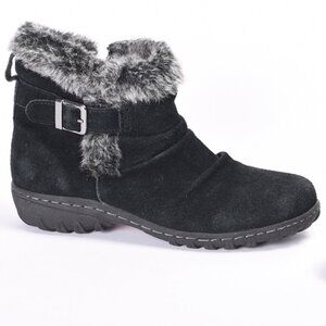 Khombu Lindsey Black Suede Buckle  Bootie Size 8
